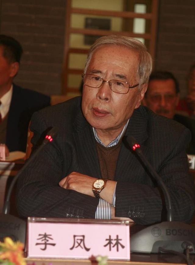 中国要不要参加勃列日涅夫的葬礼？邓公做出决定，缓和中苏关系