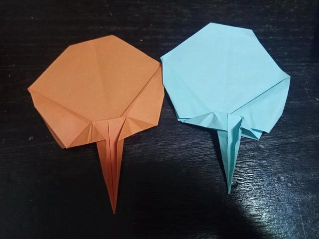 三岁娃儿爱折纸，读书，做题，做手工