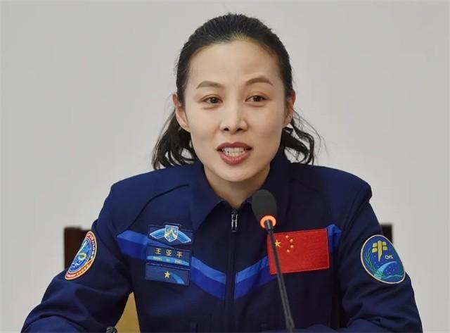 “太空娇女”王亚平：中国首位出舱女航天员，今仍在太空执行任务