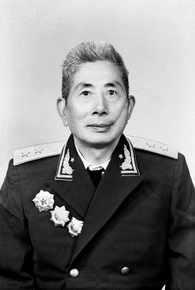 1956年，毛主席让姚喆去看望贺子珍，21年前还让他保护自己的安全