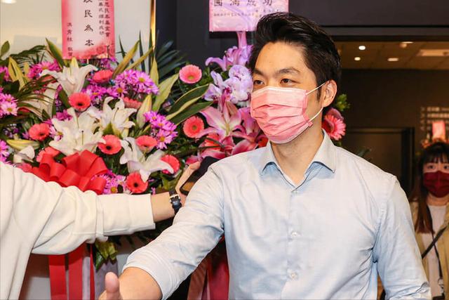 遭苏贞昌呛“街头小混混”，蒋万安再开炮，酸民进党只在乎面子