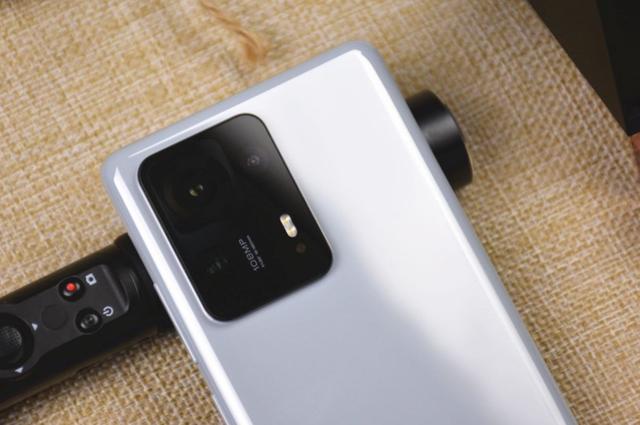 从6299元跌至3839元，12GB+512GB，120W快充旗舰无奈售价大跳水