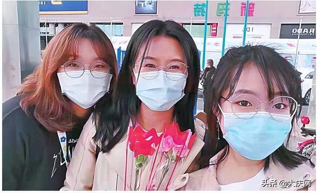 120个学生的“妈妈”推着椅子去上课