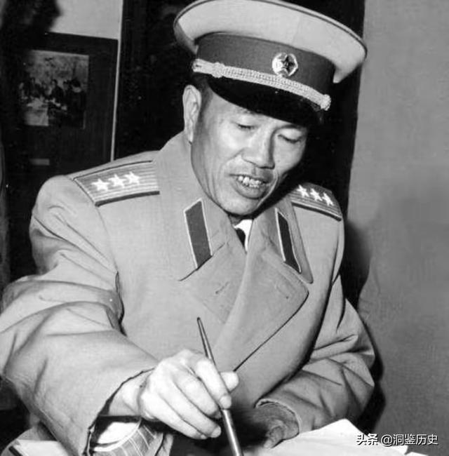 1949年小战士从报纸上认出父亲，指导员：别闹了！这可是兵团司令