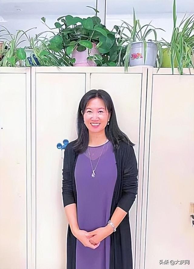 120个学生的“妈妈”推着椅子去上课