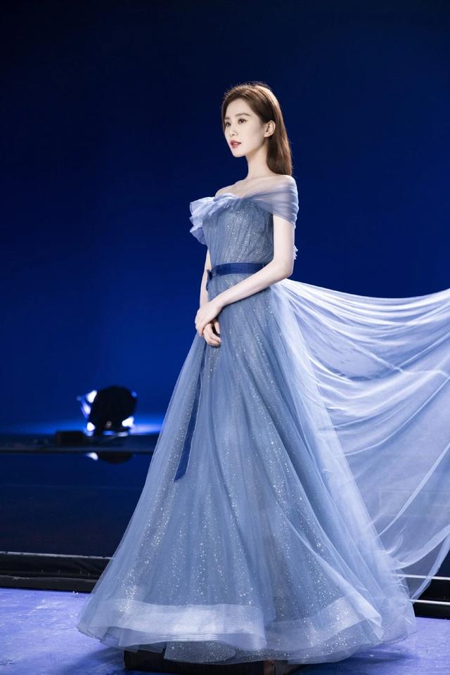 女明星的公主裙(女明星穿公主裙)-天晟网