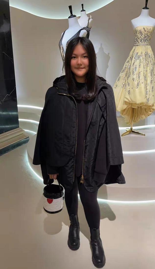 王诗龄气质大变！才12岁就变成熟，穿炫富造型意外比李湘更顺眼