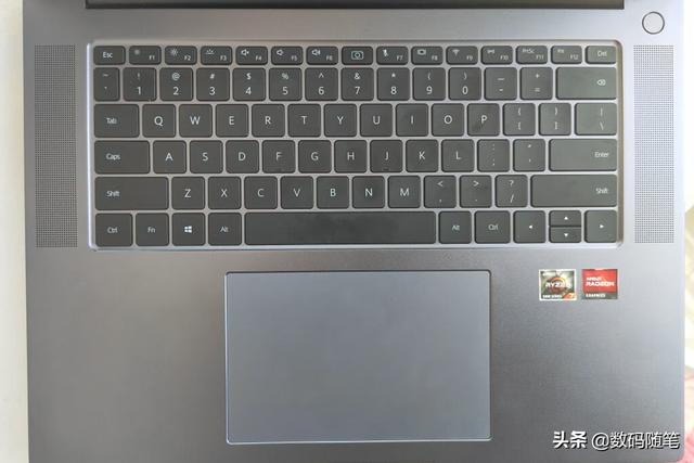 都是R5+16+512的华为MateBook 16，为什么会存在200块的差价？