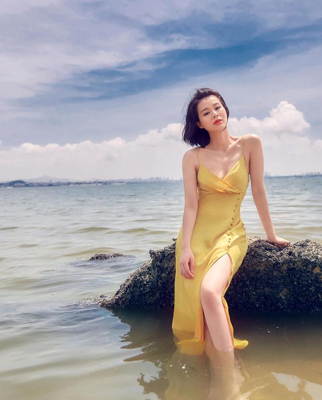 李乘德晒胡杏儿海边写真