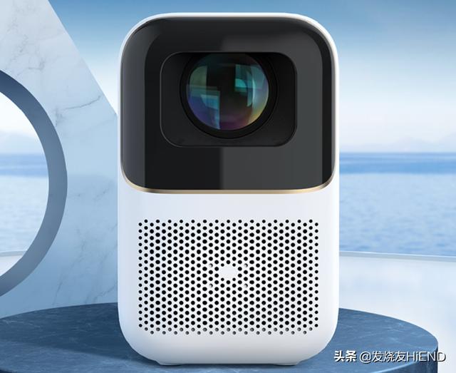 自动对焦和大电量加持，内置智能语音助手！七款便携投影仪推荐