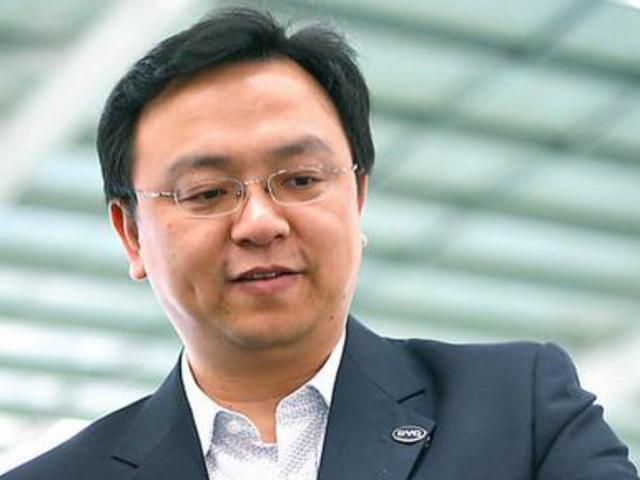 王传福：13岁丧父15岁丧母，嫂子卖嫁妆供学，今身价百亿不忘兄嫂