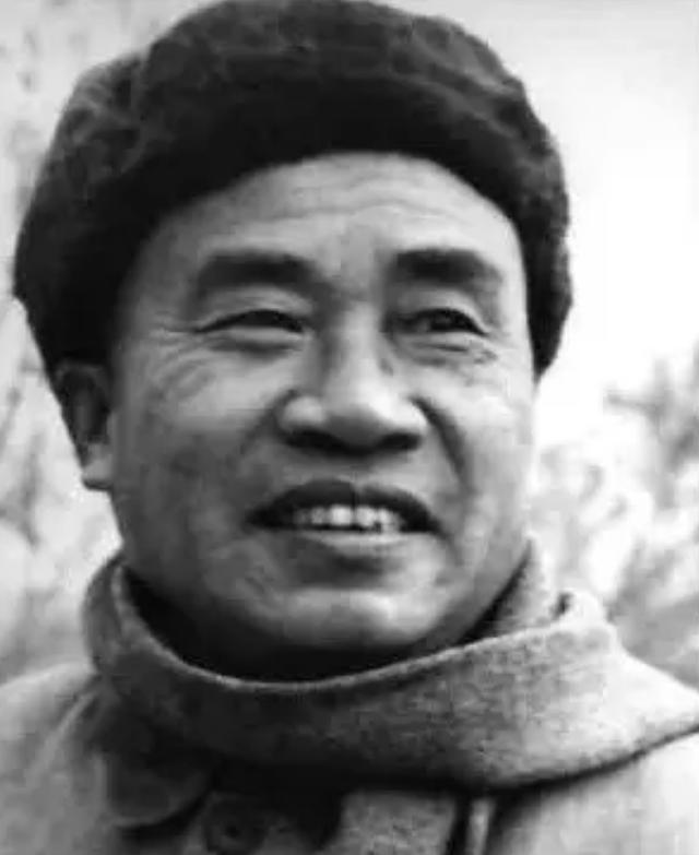 建国后卫立煌迟迟没回大陆，周总理问“是否有顾虑”，其妻：有
