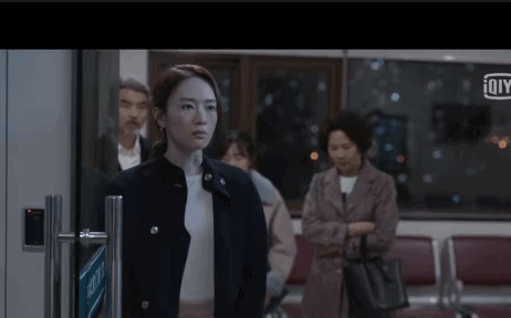 惹怒宋佳，抱黄磊大腿，25岁就结婚生子的海清，为何这么“狂”？