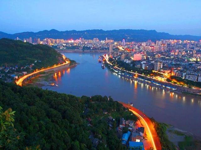 四川靠什么成为经济增长最快的省份，天府之国，名不虚传