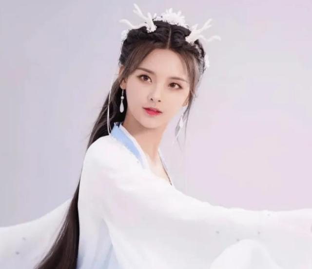 杨超越八字刘海图片杨超越八字刘海