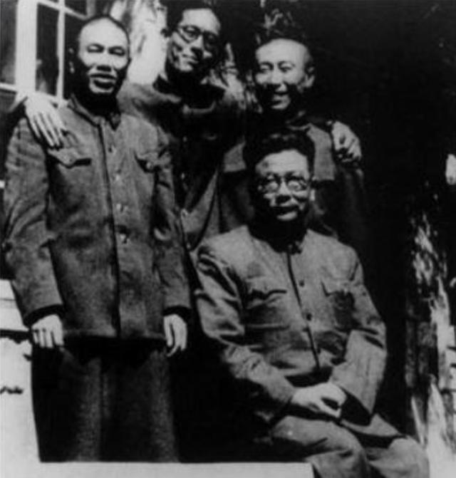 1983年乔冠华去世，临终前希望与妻子死后合葬，章含之为何拒绝？