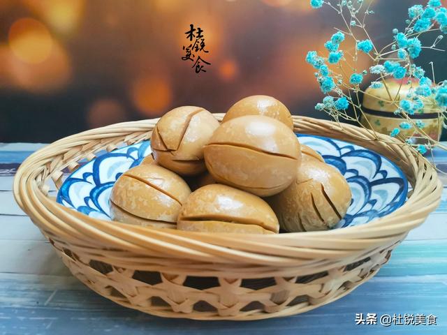 早餐孩子不愿吃饭，卤酱牛肉捎带几个鸡蛋，孩子连吃3个还要吃