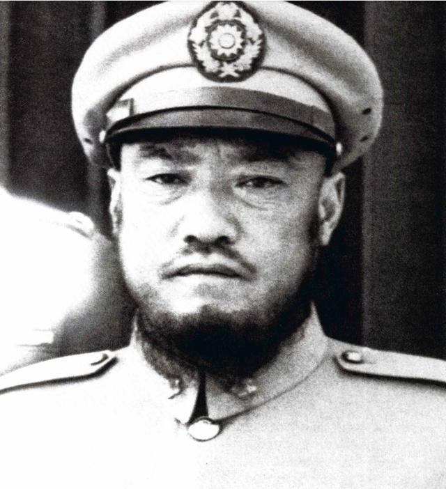 马步芳妄图死守六盘山，解放军四百门大炮炸烂其美梦