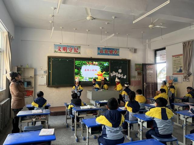 历经磨练 不负芳华——磁钟乡中心学校语数优质课赛讲活动