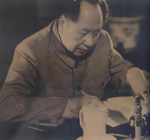 1952年，湖北一铁匠怀揣一封信走进中南海，毛主席：你该早些来嘛