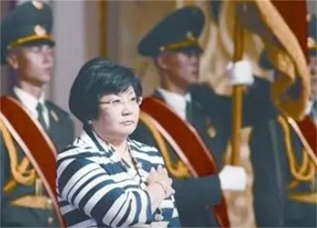 奥通巴耶娃：推翻两任元首的铁娘子，坚持加深与中国的合作