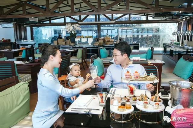 結婚四周年，我們帶女兒穿越回婚禮那一天…