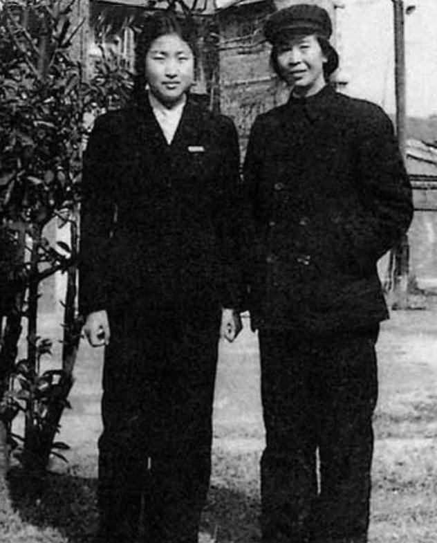1950年毛主席身边有4个子女？李敏大笑：因为江青妈妈老想挤进来