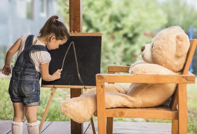 有一种“假装”让孩子成长：过家家不仅提高模仿力，好处意想不到