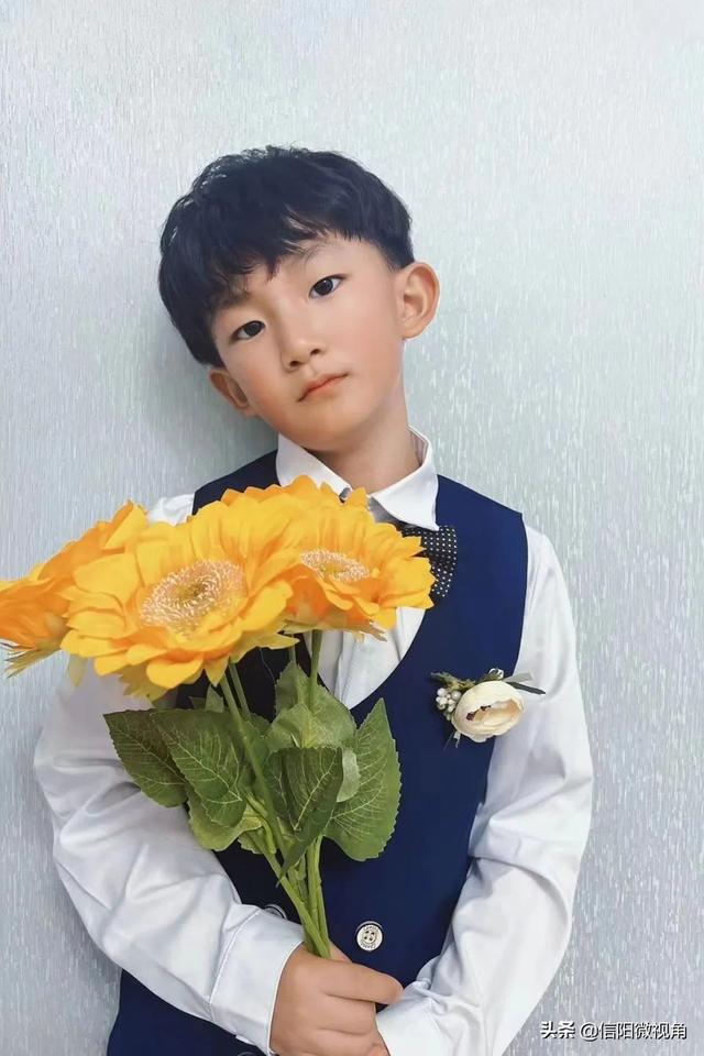 信阳市羊山外国语小学东校区：春光正好，听书香与少年的故事