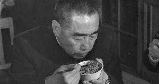 副师长叛逃台湾，老蒋给他500两黄金和美人，结果一年后就被枪毙