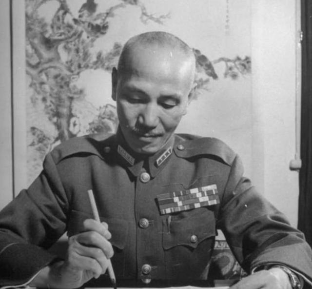 重庆谈判时期，戴季陶出言嘲讽毛主席，毛主席的回复引起一片掌声