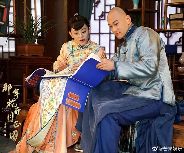 46岁何润东晒妻子出游照，网友直呼肌肉男，这体型不输49岁刘畊宏