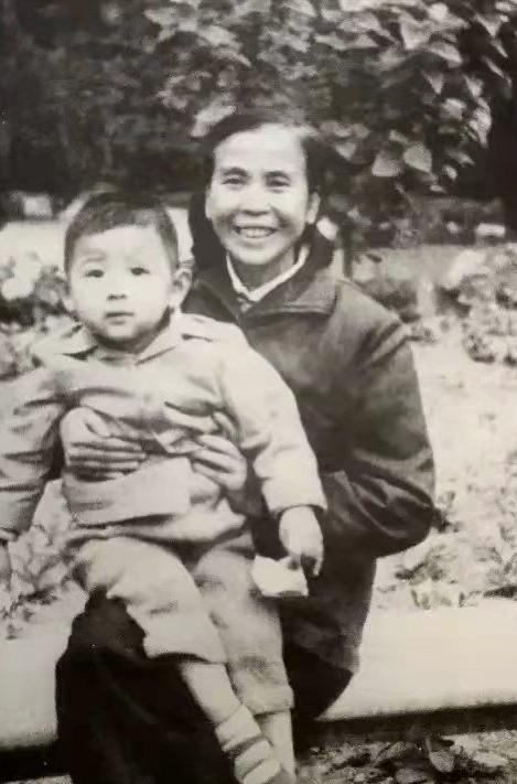 1958年，贺子珍向朱旦华袒露当年离开毛主席的原因：我没见过世面
