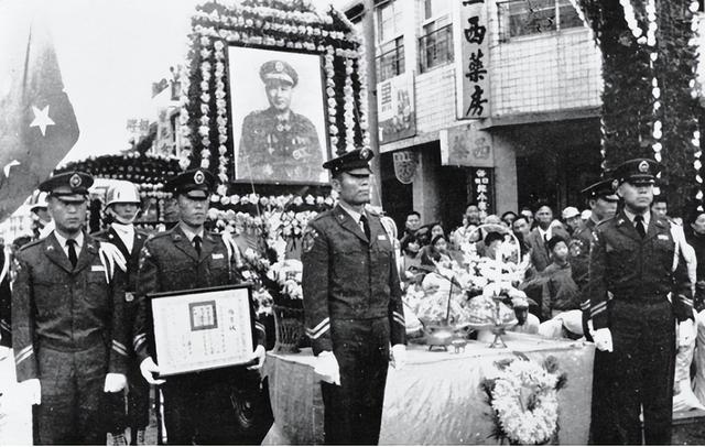 66年白崇禧去世，身下床单被撕得稀烂，蒋介石：他就是个再嫁寡妇