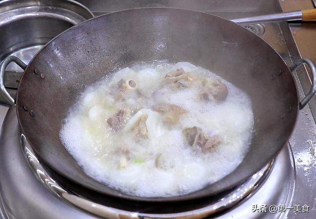 冬天多熬这5种汤，孩子喝了补钙，大人喝了减脂，营养丰富又美味