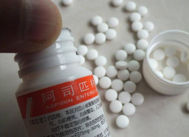 阿司匹林防血栓，70岁以上还能吃吗？这一类朋友，不吃或有大风险