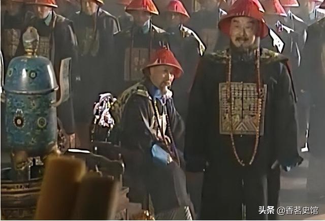 从皇太极的爱将到被康熙幽禁至死，鳌拜到底是忠臣还是奸臣