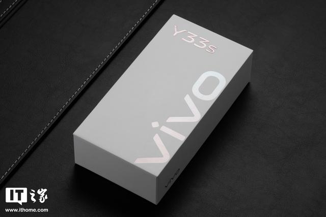 「IT之家开箱」vivo Y33s 5G 手机图赏：清蓝微光，经典深邃