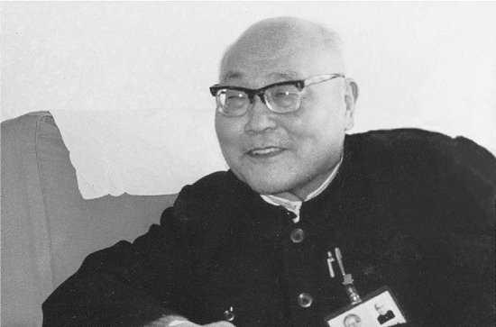 1990年张学良被释放，记者问他最想见谁，他竟说了位“汉奸”名字