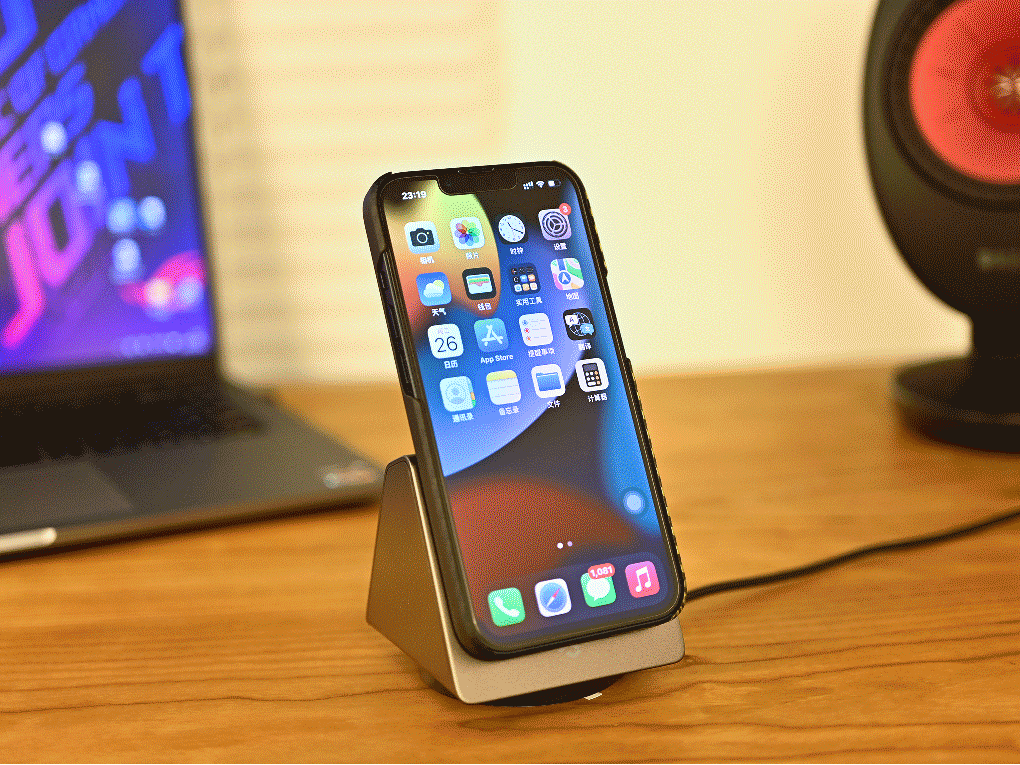 让iPhone与Win同屏协助更得心应手，PITAKA无线充电座体验分享
