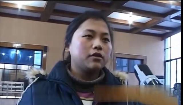 2007年19岁女孩捂死重病妹妹，八旬外婆下跪求情，女孩：我不后悔