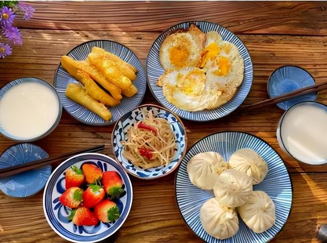 早餐为什么不能吃大米粥？医生：不仅是米粥，这3物也最好少吃