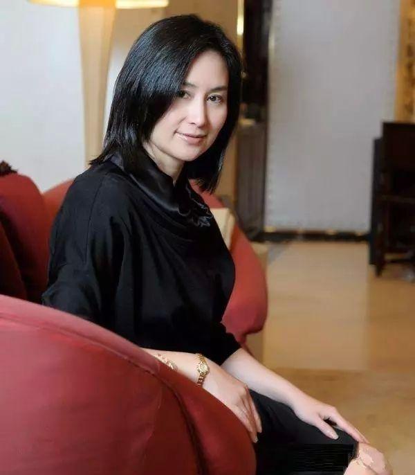 赌王巨额遗产争夺案公布，长女提出方案被驳回，何超琼成最大赢家