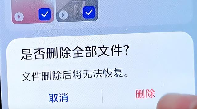 无论和谁聊天，只清理聊天记录没有用，点开设置，才能彻底删除掉