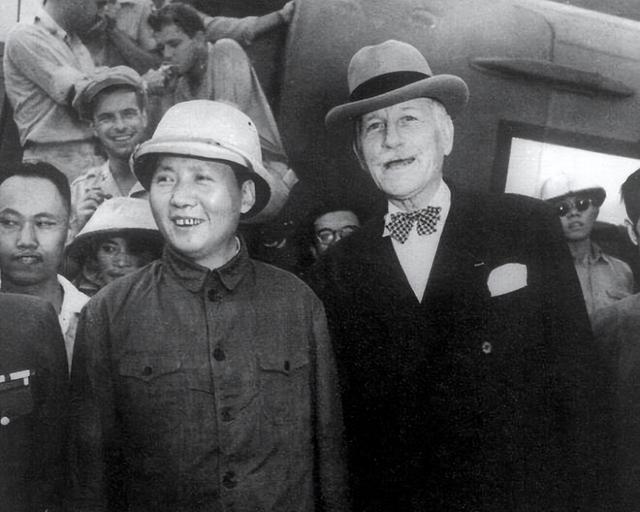 重庆谈判时，蒋介石决定让毛主席担任新疆省长，主席的回应真高明