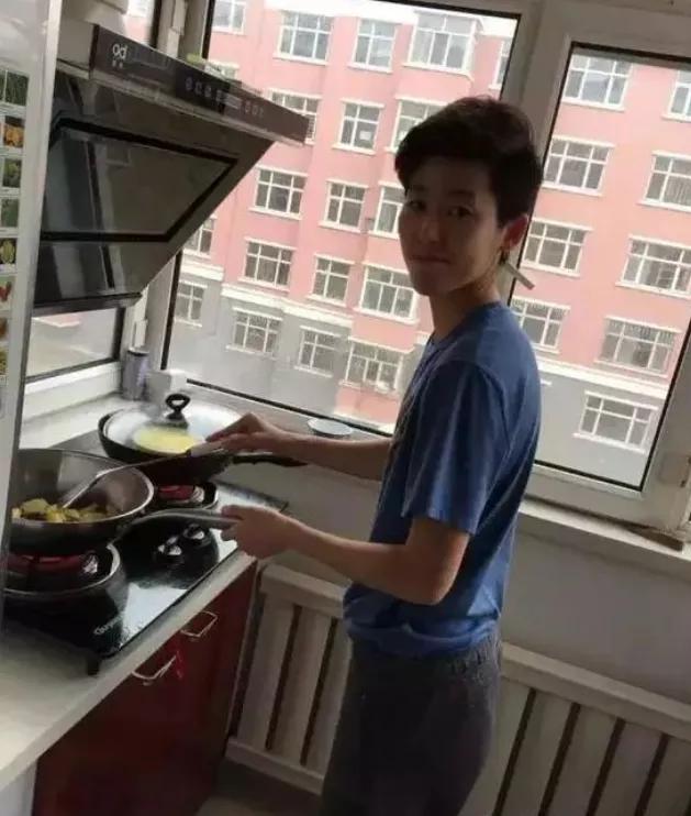 全家挤7㎡铁皮屋，从小捡废品，“鞋匠的女儿”成了奥运冠军！