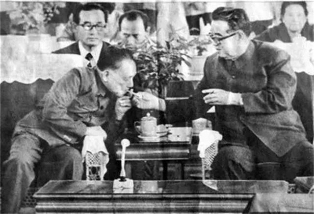 邓小平退休后享天伦之乐，临终前4天家人致信中央，提出五个要求