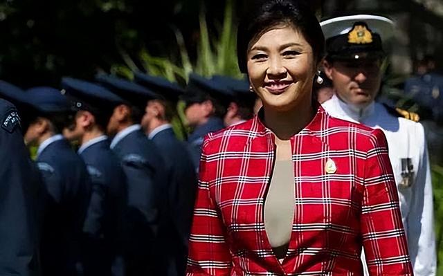 英拉“跑路”细节：换车扔手机，14名随从帮忙，事发前守卫被撤走