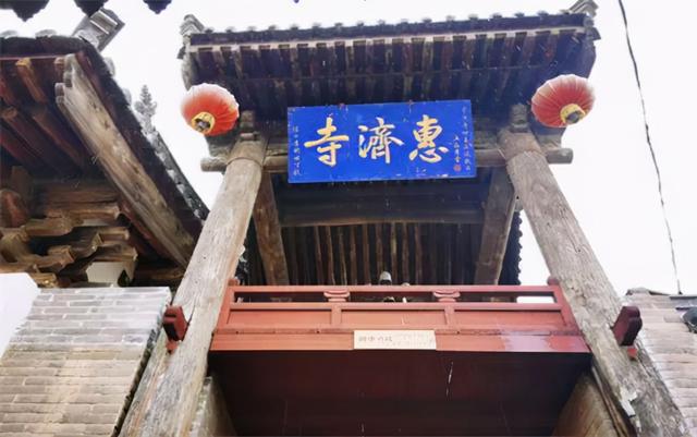 山西一座千年古寺，出現一尊女肉身菩薩，身上散發著香氣