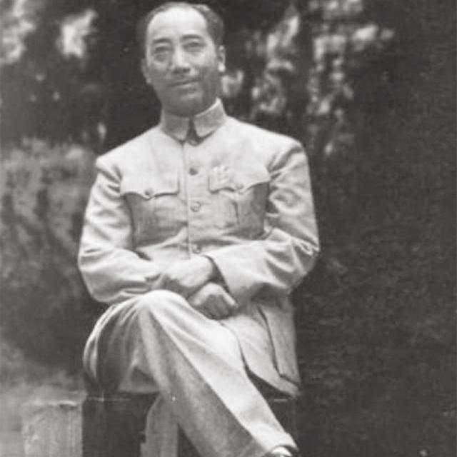 1938年秘书给毛主席点了一根烟，主席随后将他调离：这个人有问题